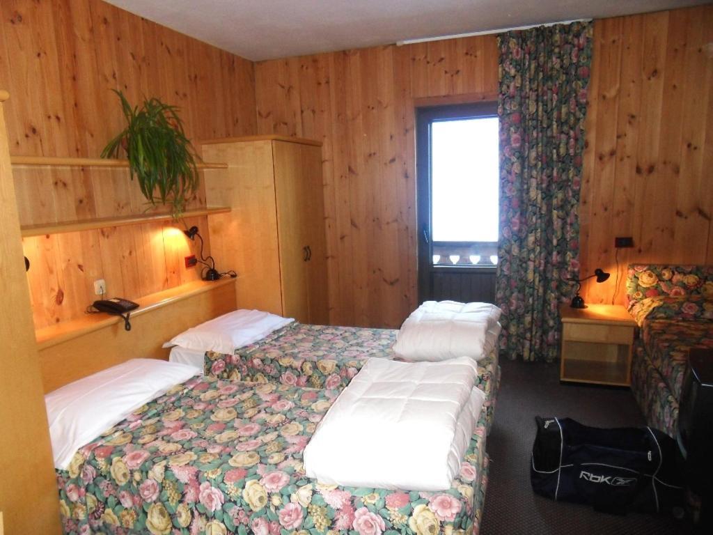 Hotel Santa Caterina Santa Caterina Valfurva Szoba fotó