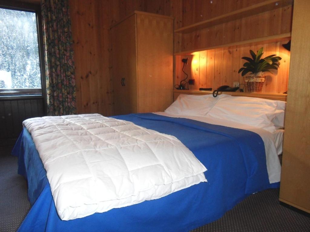 Hotel Santa Caterina Santa Caterina Valfurva Szoba fotó